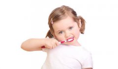 超七成萌娃有蛀牙，醫生稱“吃軟怕硬”易讓兒童牙齒受傷